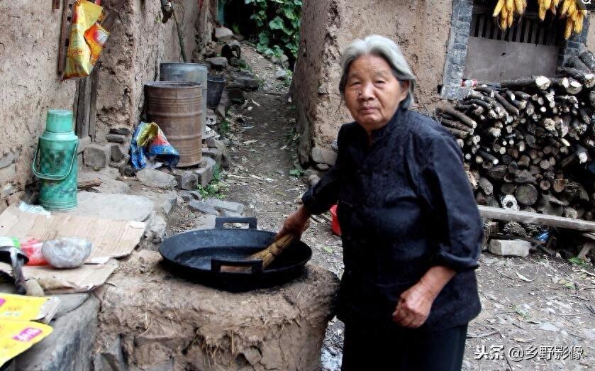 94岁老汉，六十岁娶妻“老来得子”传宗接代，开荒种地一生未出山