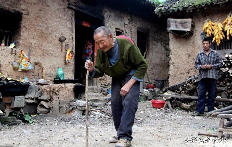 94岁老汉，六十岁娶妻“老来得子”传宗接代，开荒种地一生未出山