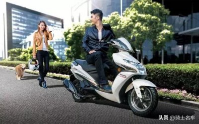 ​豪爵VR150，轻奢中型大踏板