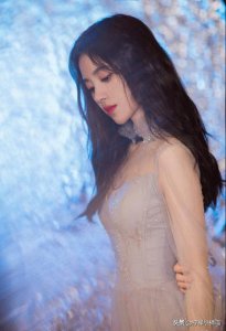 ​明星图集 鞠婧祎朦胧性感写真图片 尽展女性柔美