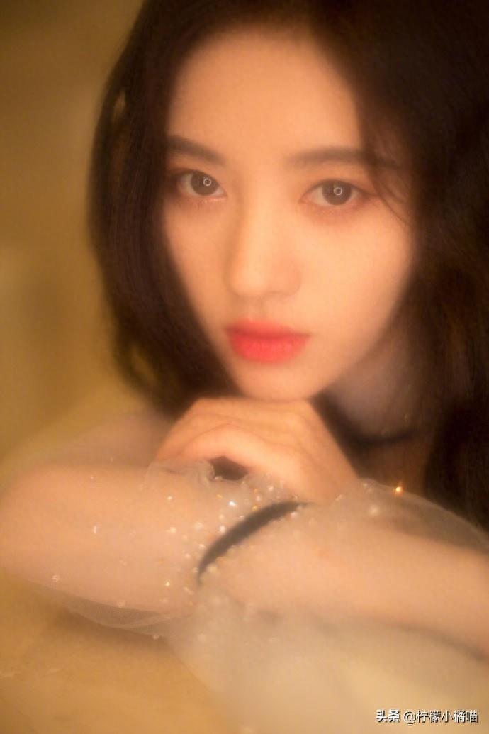 明星图集 鞠婧祎朦胧性感写真图片 尽展女性柔美