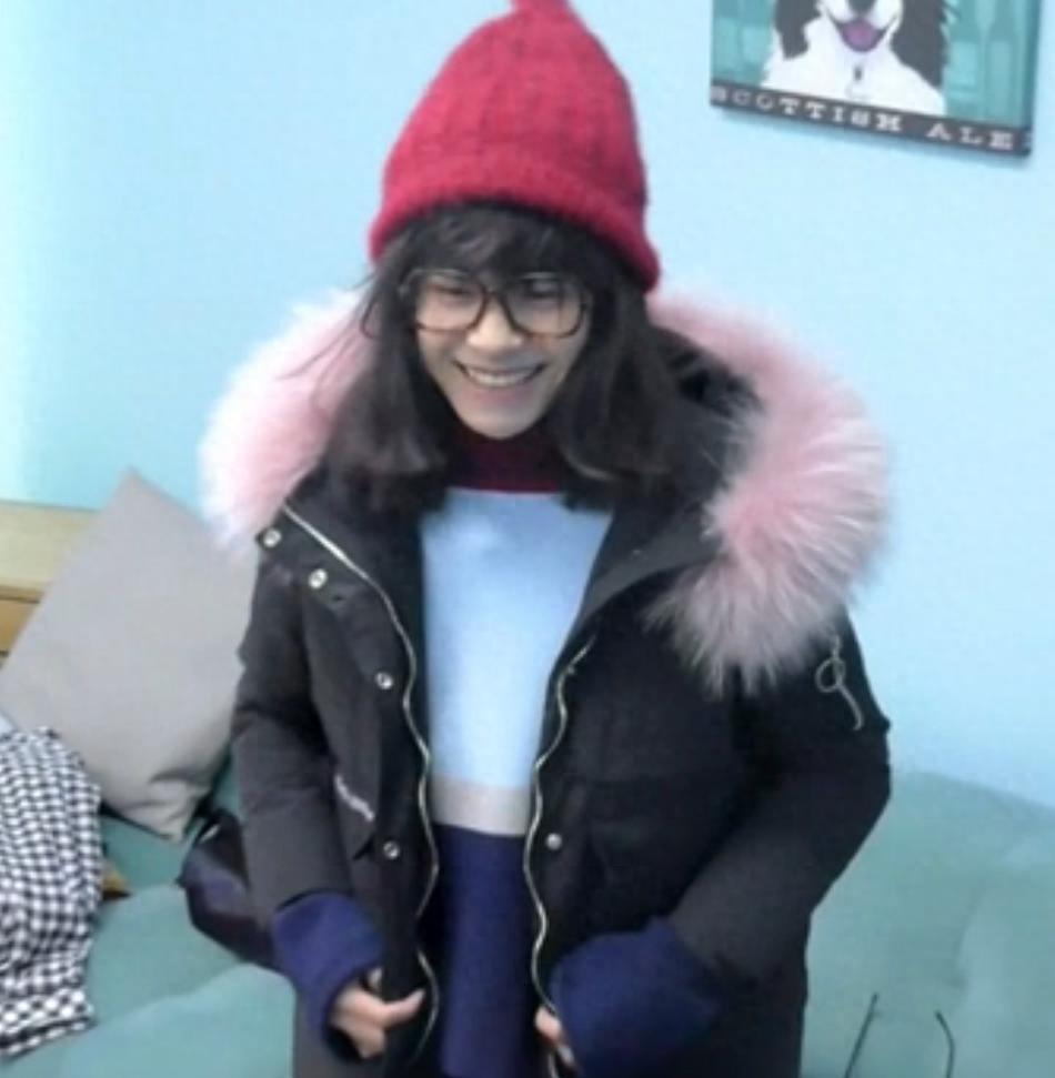 千玺穿女装比耶超可爱，网友：还以为是个美女小妹妹