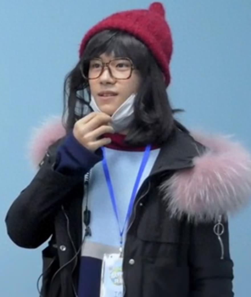 千玺穿女装比耶超可爱，网友：还以为是个美女小妹妹