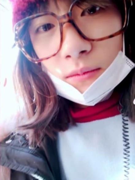 千玺穿女装比耶超可爱，网友：还以为是个美女小妹妹