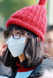 ​千玺穿女装比耶超可爱，网友：还以为是个美女小妹妹