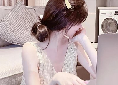​女生说她和闺蜜在一起，问我去不去该怎么回？