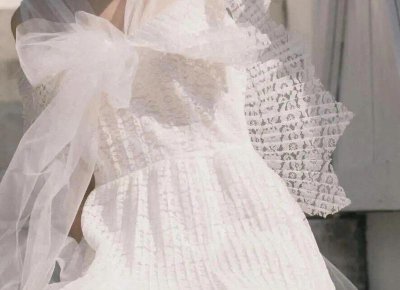 ​老婆出轨第三者，老婆出轨第三者，该如何应对？