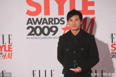 ​黄豆豆全家近照，演员妻子素颜水嫩白皙，儿子超萌，女儿颜值逆天
