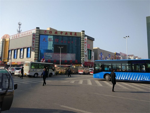 山西大同有个“棚户区”，这里有中国最牛的车……