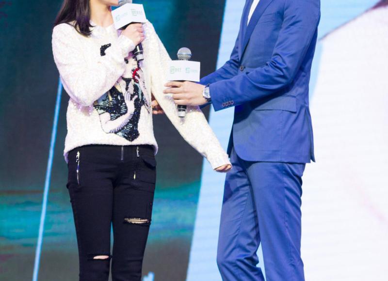 贫贱夫妻百事哀，这些星女不能接受裸婚