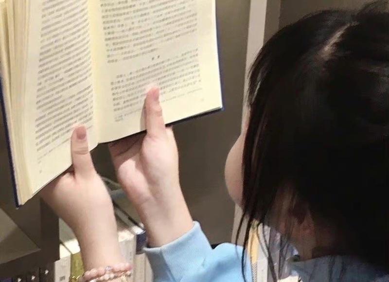 江苏一女生穿新裙子，男朋友不解风情只顾打游戏：我出门给别人看