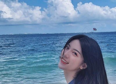 ​李咏的女儿微博（李咏17岁女儿晒自拍）