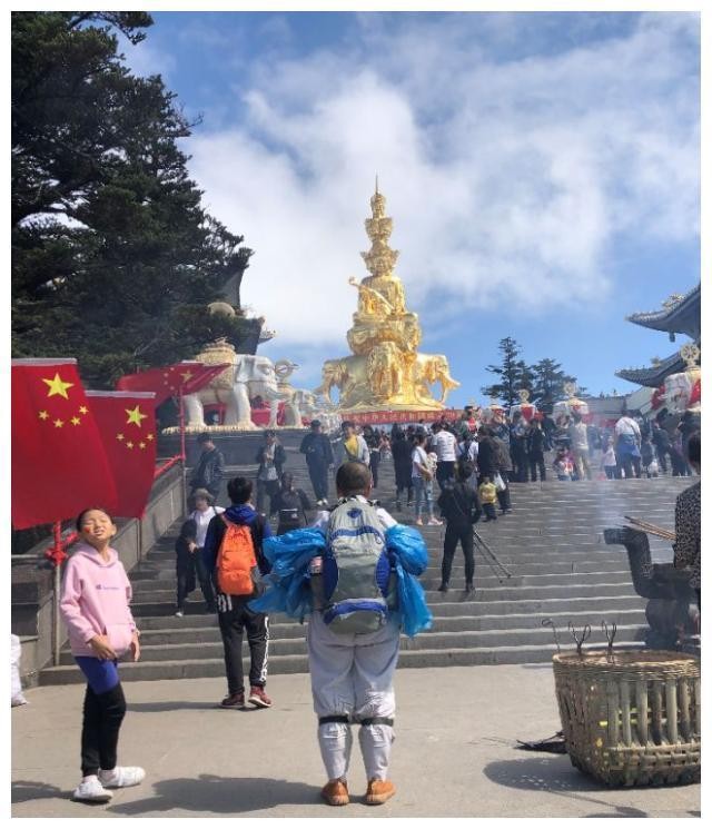 峨眉山偶遇圣空法师！看了好心痛！｜圣空法师朝礼峨眉山第三天
