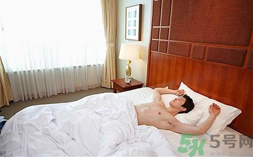 我喜欢和男朋友裸睡好吗?和男朋友裸睡会怀孕吗