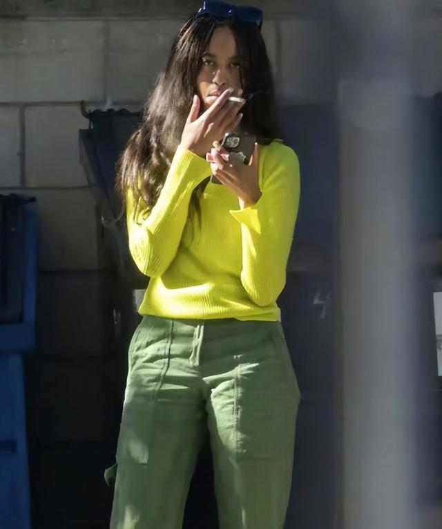 奥巴马两个女儿现在怎么样了（奥巴马23岁大女儿有个性）(9)