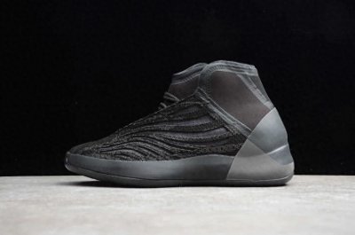 ​炸了！多款YEEZY＂黑武士＂配色要发售，春季都穿黑椰子吧