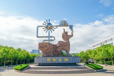 ​高颜值、高配置、高追求！这里，是中国石油大学（华东）！