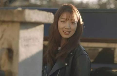 和女孩聊天聊不到一起的原因是什么，该怎么改变？