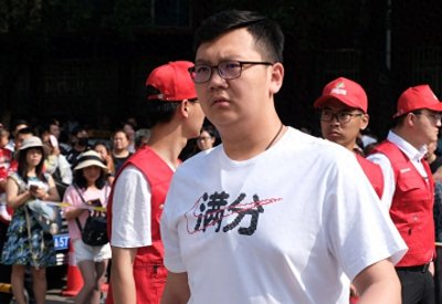 ​衡水中学“状元济济”，为何却饱受争议？网友：清华北大又如何？