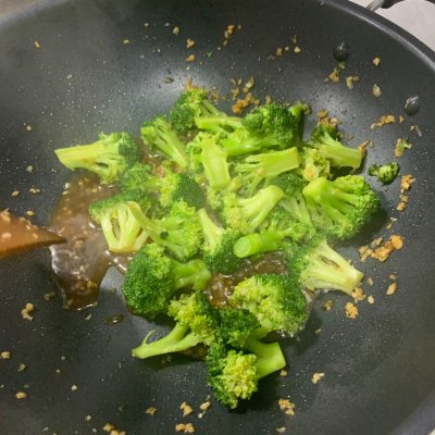 蒜蓉西兰花怎么做（蒜蓉西蓝花舌尖上的养生美食）