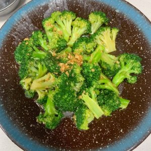 ​蒜蓉西兰花怎么做（蒜蓉西蓝花舌尖上的养生美食）
