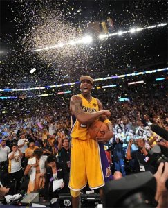 ​DeepSeek认为：科比在NBA的历史地位如何？