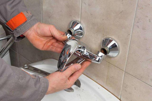 水龙头长期漏水的原因(水龙头为何总是无故漏水)(10)