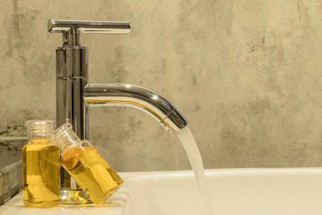 水龙头长期漏水的原因(水龙头为何总是无故漏水)(8)