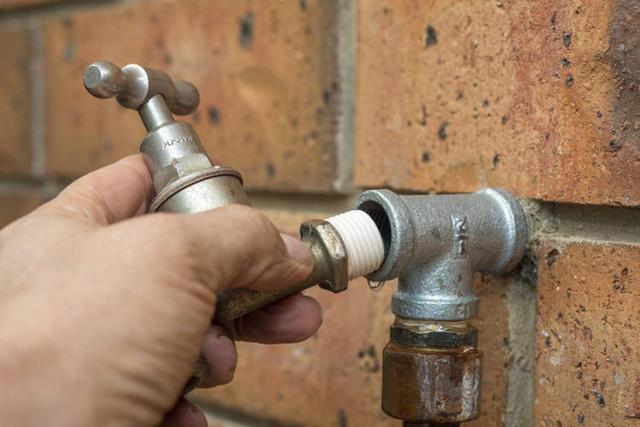 水龙头长期漏水的原因(水龙头为何总是无故漏水)(7)