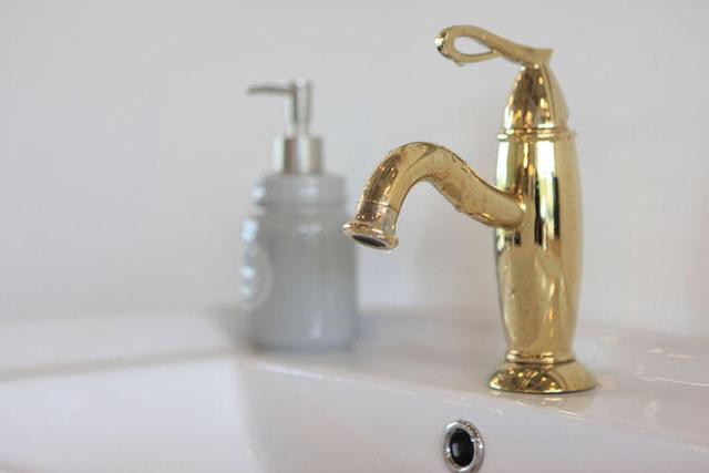 水龙头长期漏水的原因(水龙头为何总是无故漏水)(11)