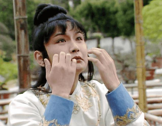 贾宝玉的通灵宝玉上镌刻着哪几个字(贾宝玉的玉)