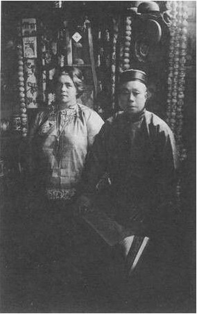 罕见的历史照片，真实的打屁股场景，看上去就疼