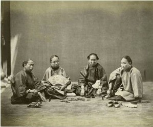 罕见的历史照片，真实的打屁股场景，看上去就疼