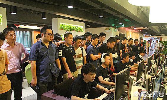 还有人记得周杰伦花2000W投资的网吧吗？当时说收费300元一小时