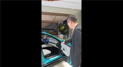 ​小米汽车被质疑空间小：卢伟冰回应了 现场展示SU7车内情况