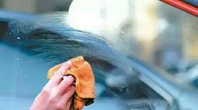 ​挡风玻璃有雾气要如何处理