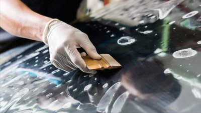 ​车膜怎么贴 汽车贴膜的方法和步骤