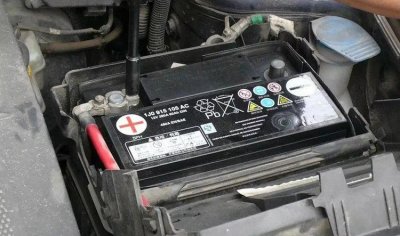 ​电瓶电量不足发动机会亮故障灯吗