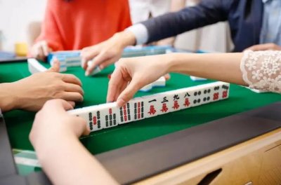 ​属狗的今天打牌运气怎么样 属狗今天打牌最佳方位