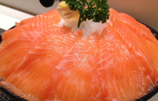 生鱼片最好吃的做法（第一次吃生鱼片）(1)