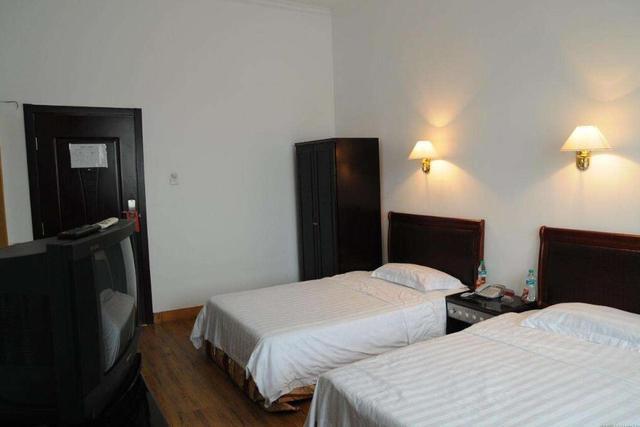 为何钟点房只能白天开,4个小时能干什么?前台小妹说出其中猫腻