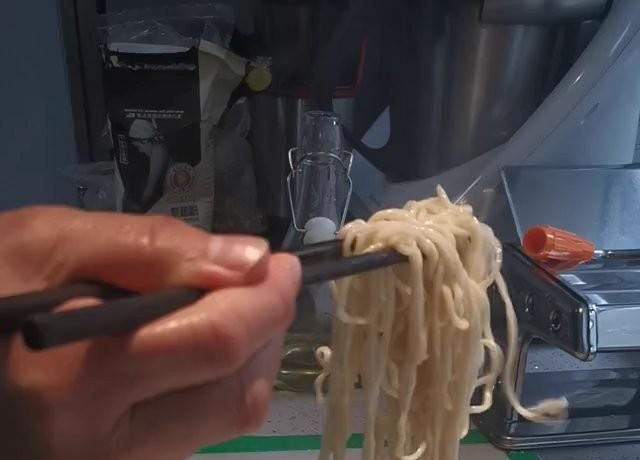 热干面芝麻酱还是花生酱，热干面的芝麻酱发苦怎么办？图8