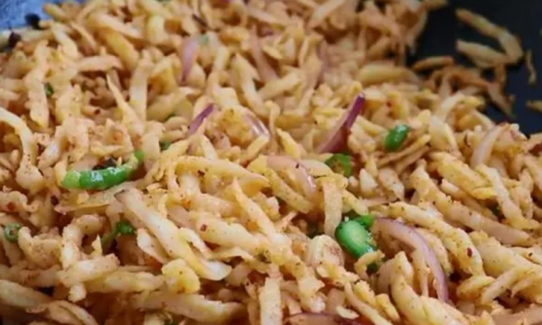 炒擦擦怎么炒,土豆擦擦的正确做法窍门图3