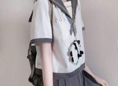 男生摸和咬小兔兔