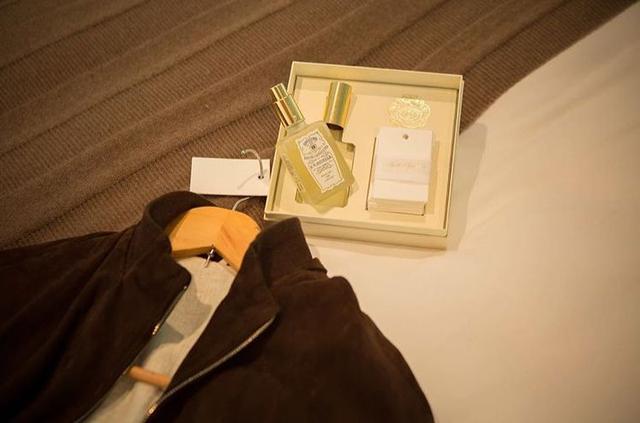 纯羊绒大衣和羊绒衫哪个更保暖（买了那么贵的羊绒衫和羊毛大衣）(13)