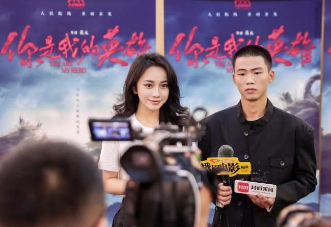 《你是我的英雄》办成都首映礼 真情流露感动全场