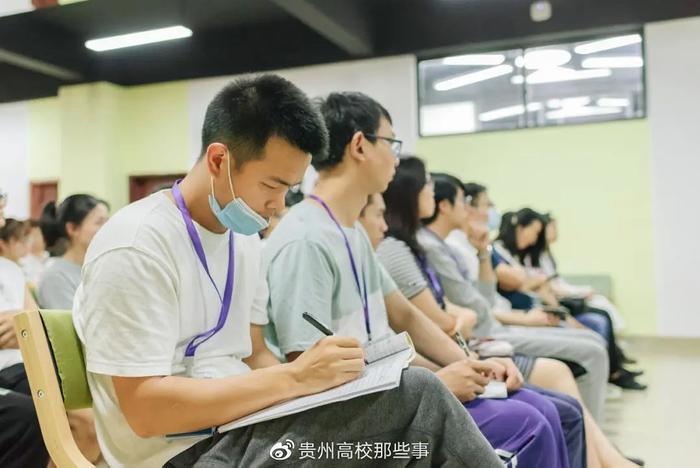 贵州民族大学人文科技学院成功举办首次院长圆桌论坛