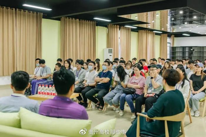 贵州民族大学人文科技学院成功举办首次院长圆桌论坛