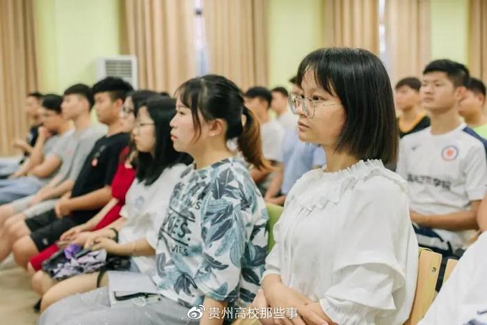 贵州民族大学人文科技学院成功举办首次院长圆桌论坛