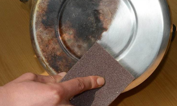 炒锅外面的油渍污垢怎样去除,炒锅底外面的黑垢怎么去除图7